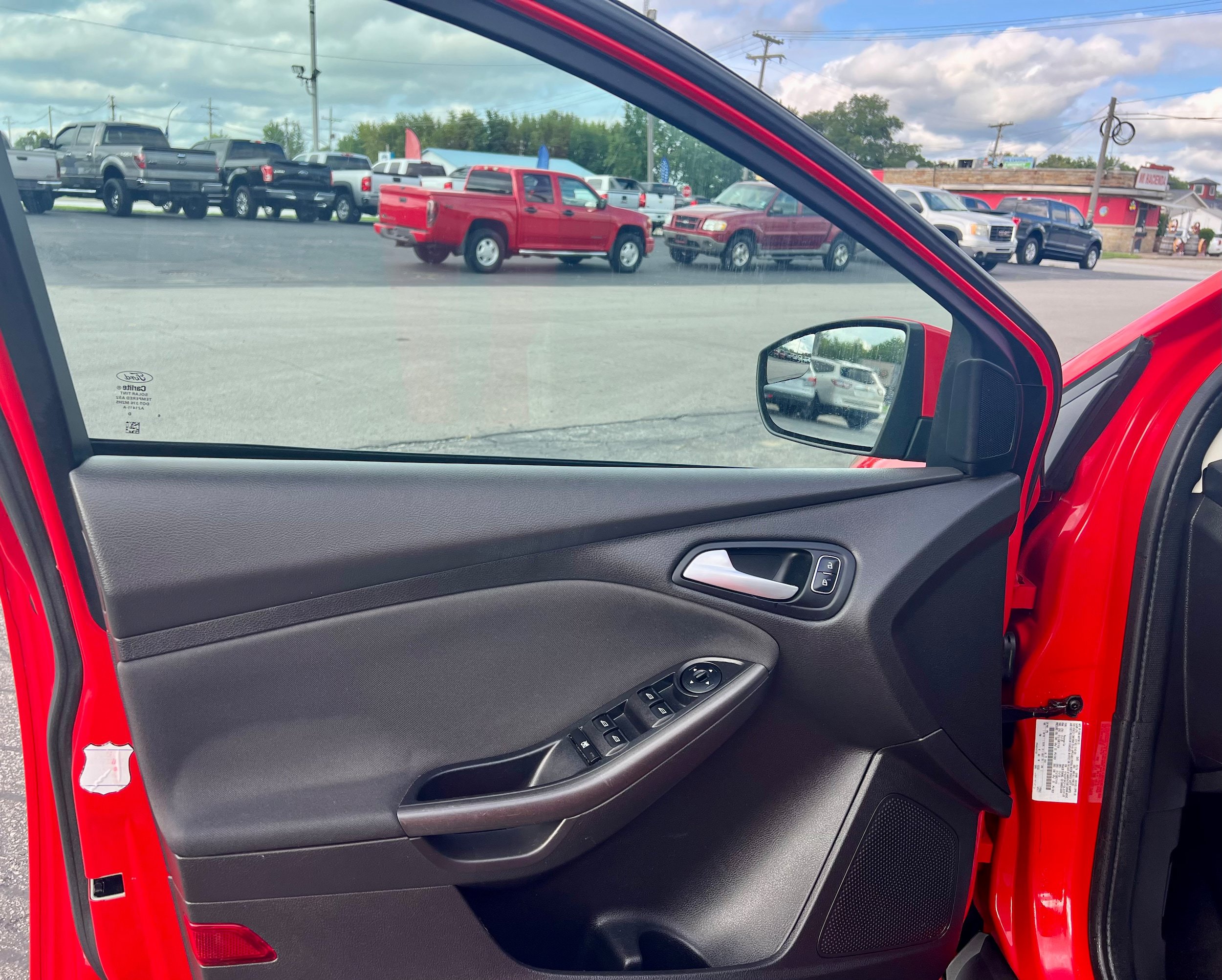 Used 2016 Ford Focus SE w/ Equipment Group 201A FWD image 12