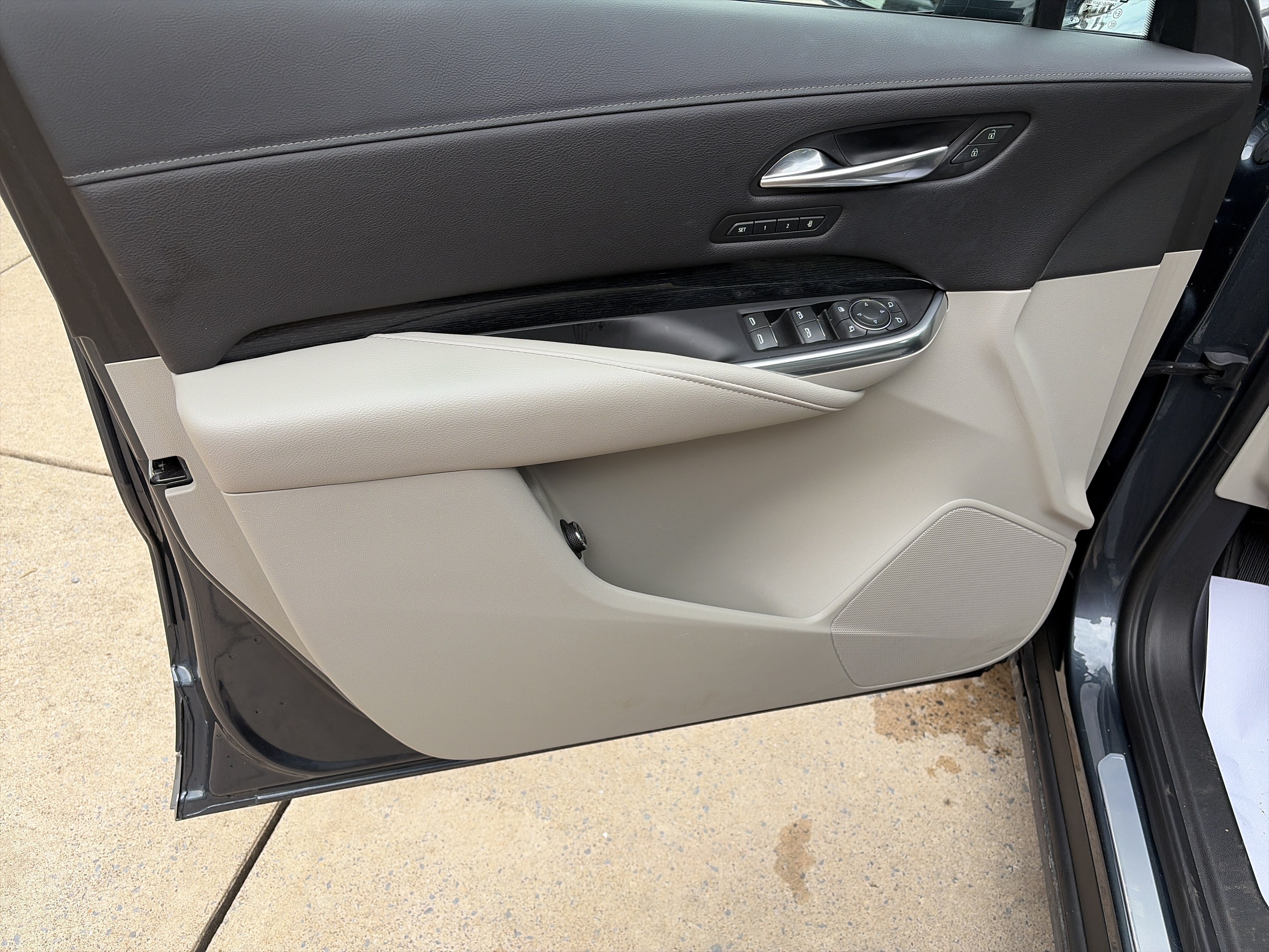 Used 2019 Cadillac XT4 Premium Luxury w/ Enhanced Visibility Package AWD/4WD image 15
