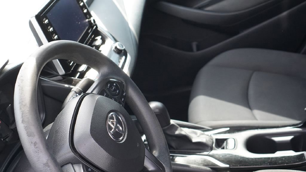 Used 2021 Toyota Corolla LE image 11