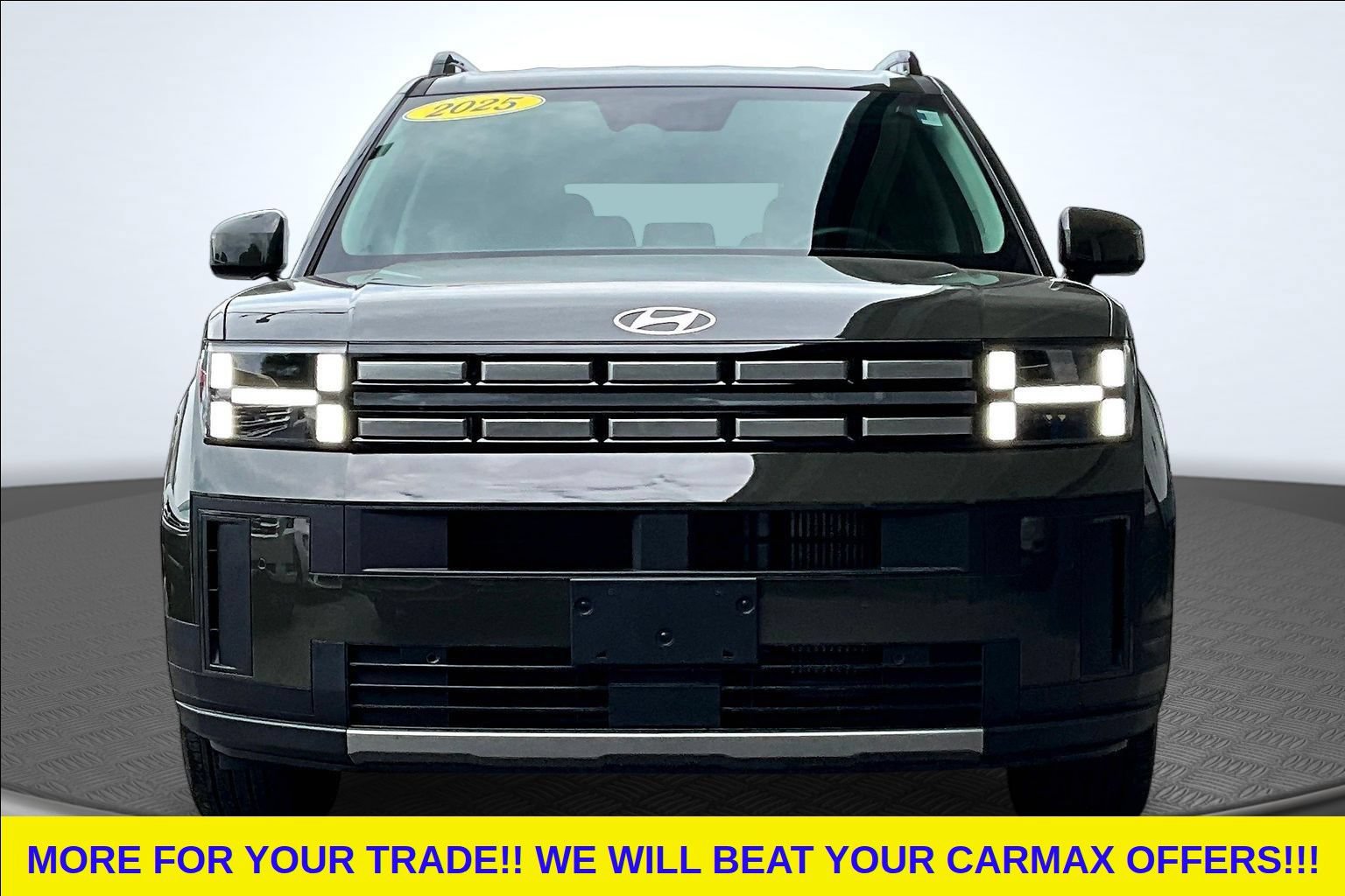 Used 2025 Hyundai Santa Fe SEL FWD image 2
