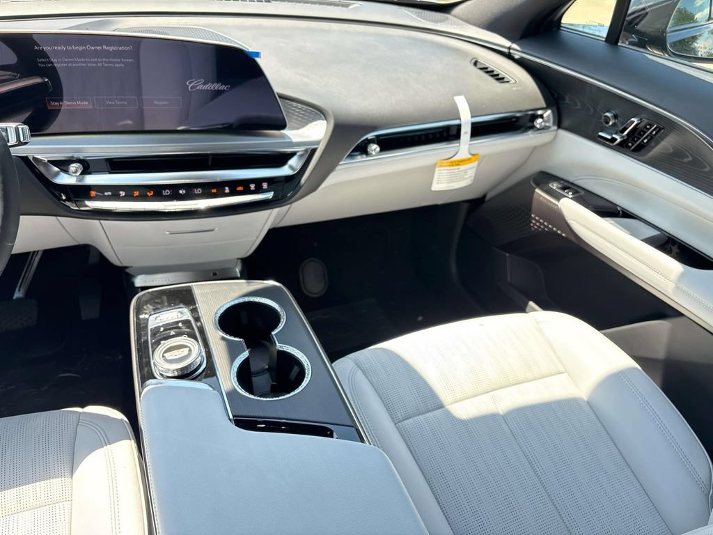 New 2026 Cadillac Lyriq Luxury AWD/4WD image 15