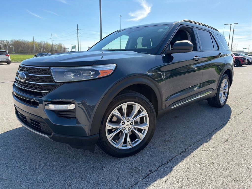 Used 2023 Ford Explorer XLT w/ Equipment Group 202A AWD/4WD image 3