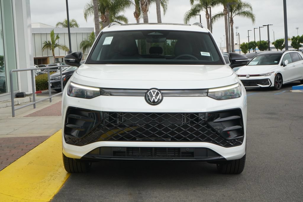 New 2026 Volkswagen Tiguan SE R-Line FWD image 5