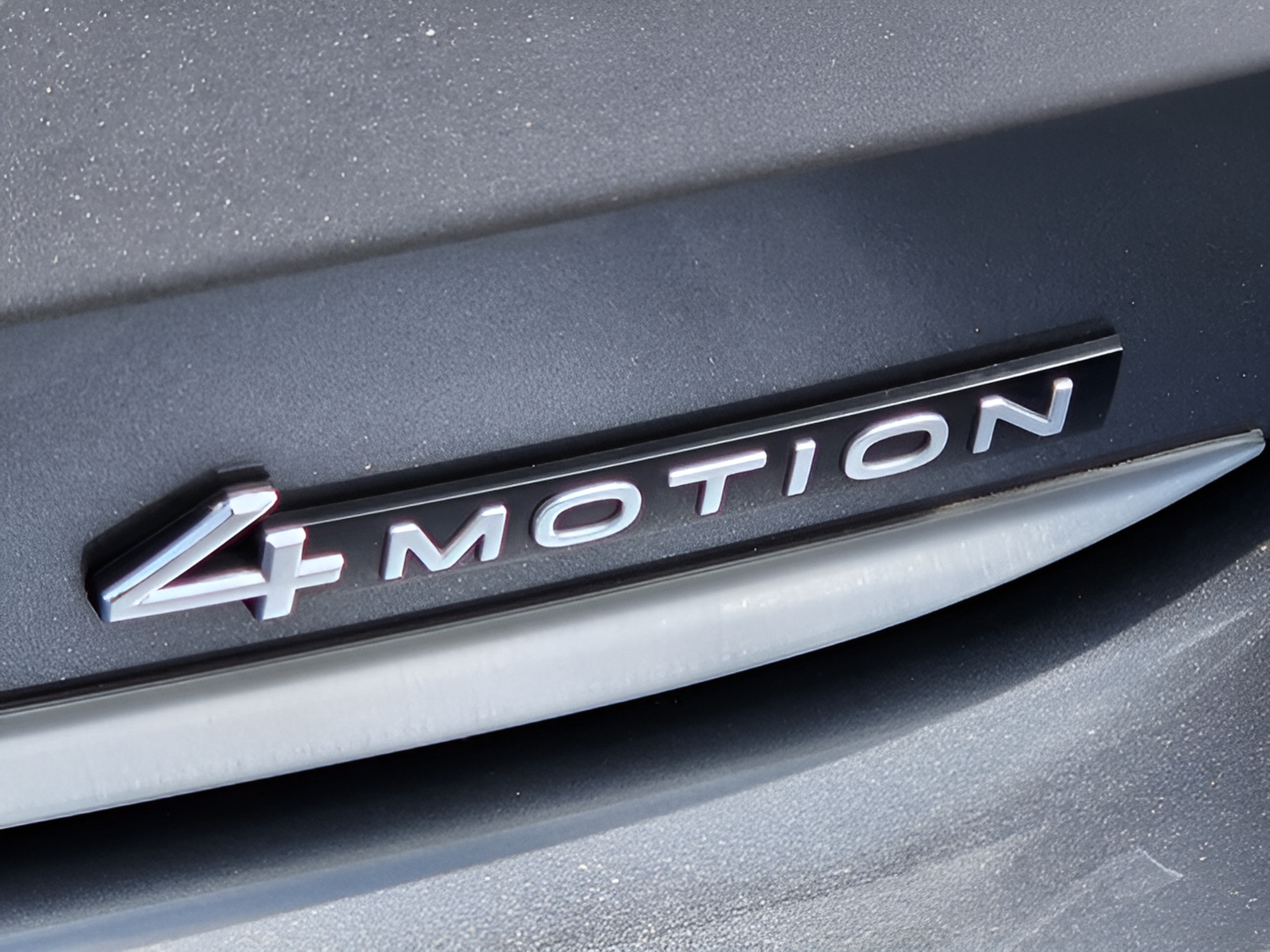 Used 2025 Volkswagen Tiguan SE AWD/4WD image 32