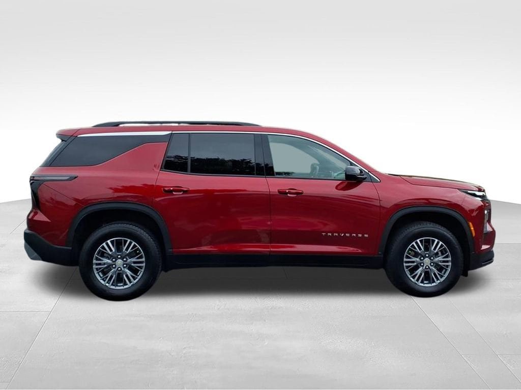 Used 2025 Chevrolet Traverse LT w/ Driver Confidence Package FWD image 4