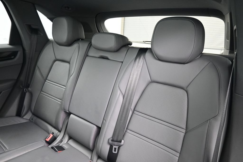 Certified 2020 Porsche Cayenne AWD/4WD image 6