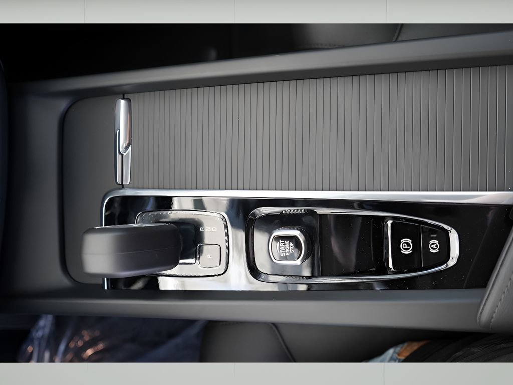 New 2025 Volvo XC60 B5 Core w/ Climate Package image 15