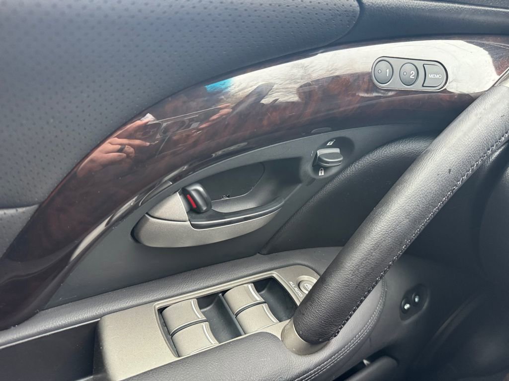 Used 2011 Acura RL image 27