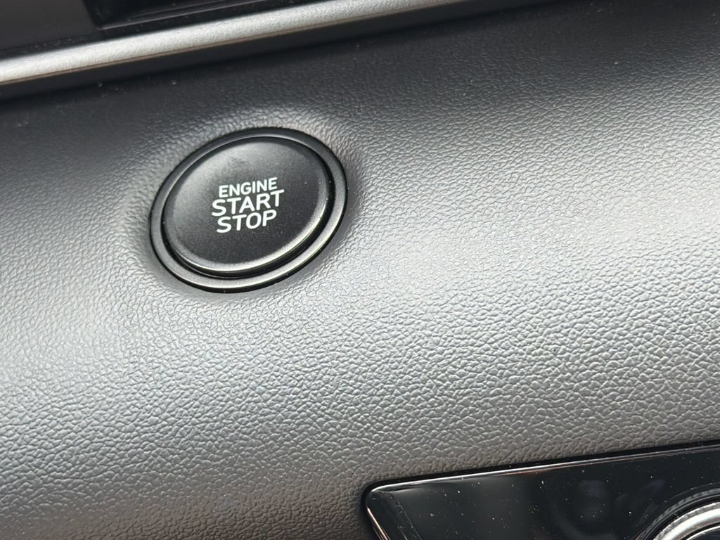 Certified 2025 Hyundai Elantra Sport FWD image 31