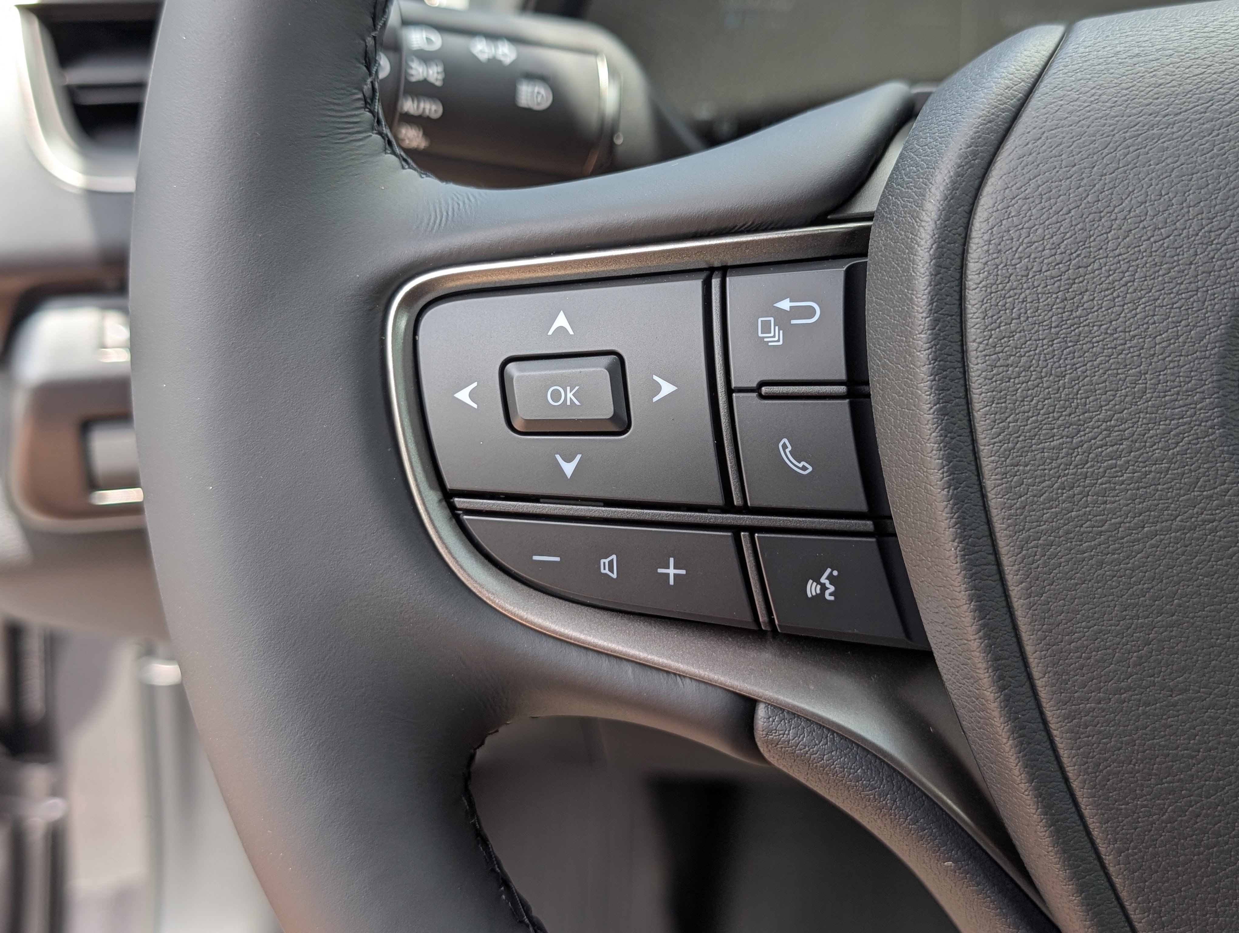New 2026 Lexus UX 300h AWD image 19