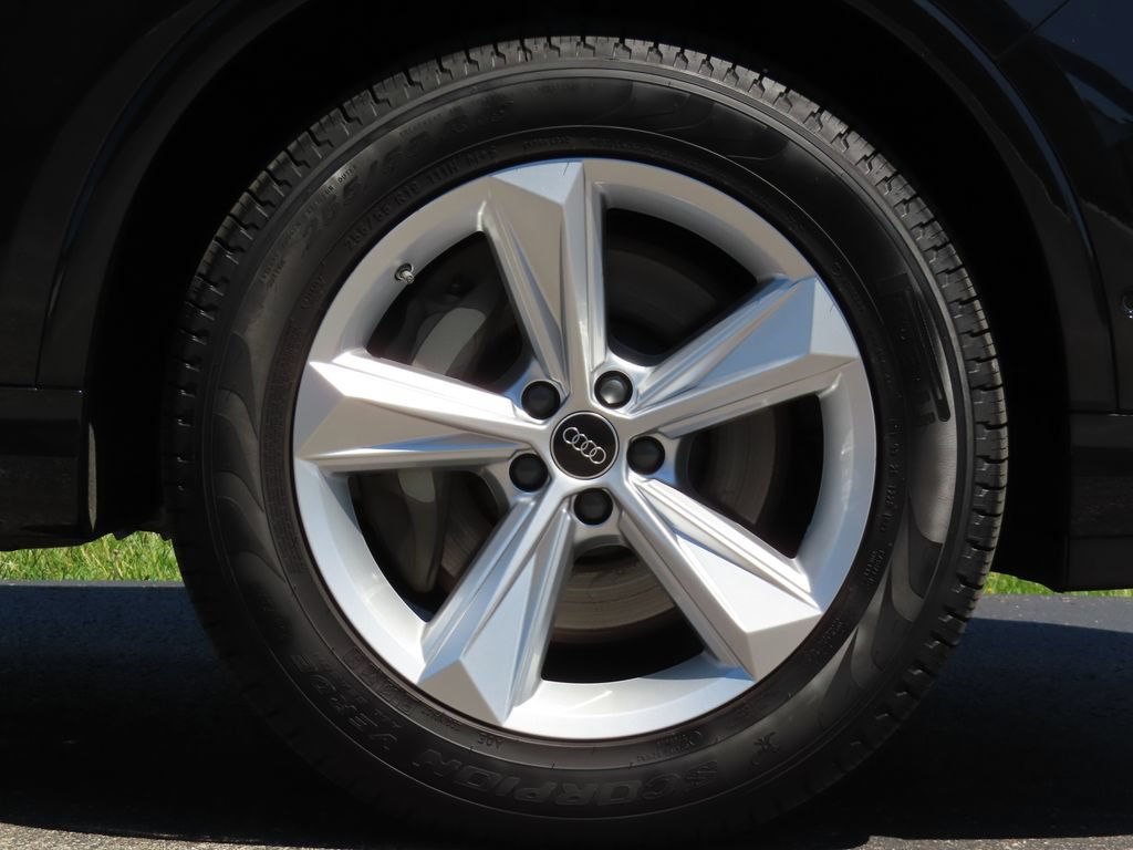 Used 2023 Audi Q7 2.0T Premium Plus w/ Premium Plus Package AWD/4WD image 13
