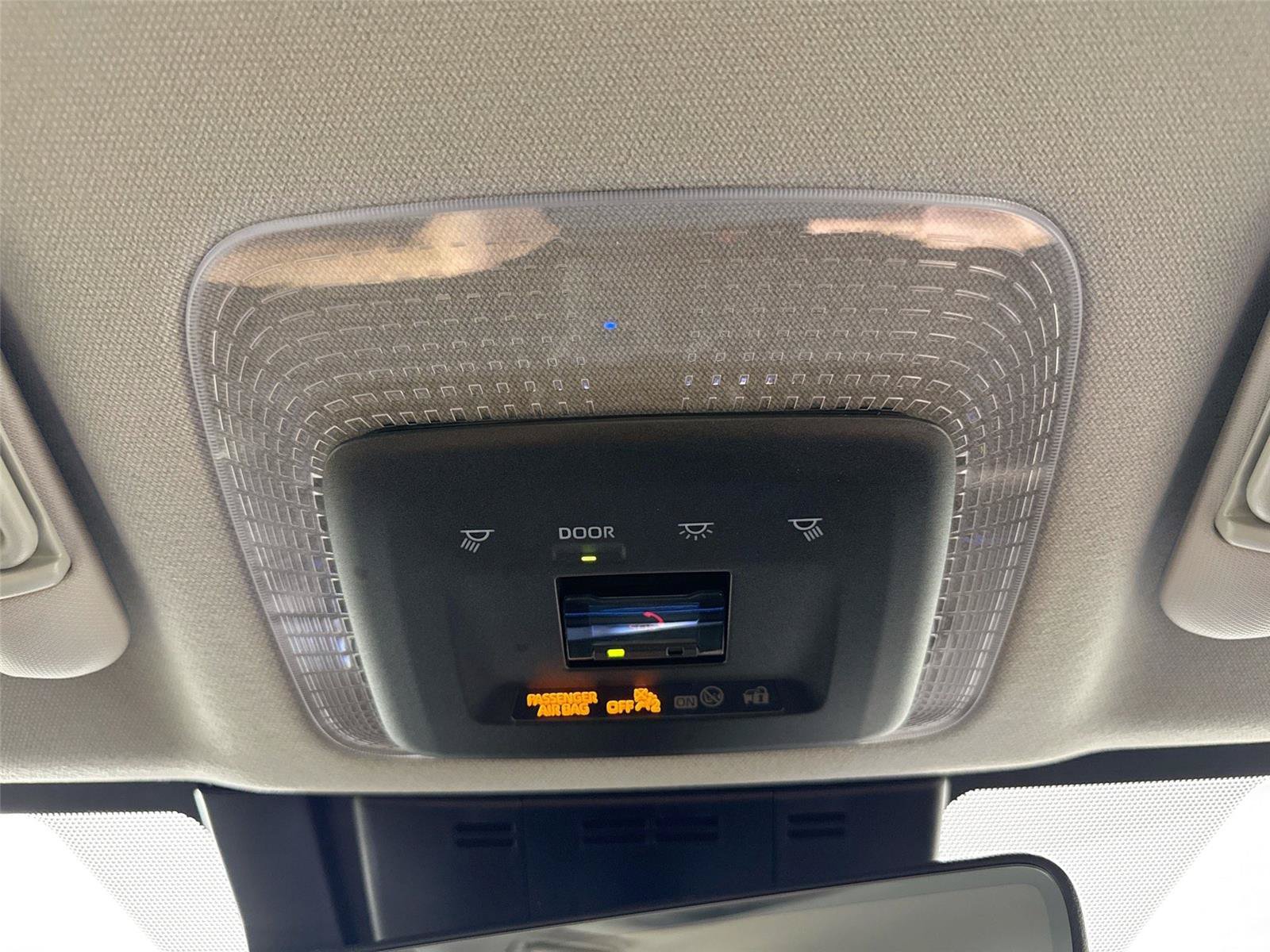 Certified 2025 Toyota Prius XLE FWD image 6