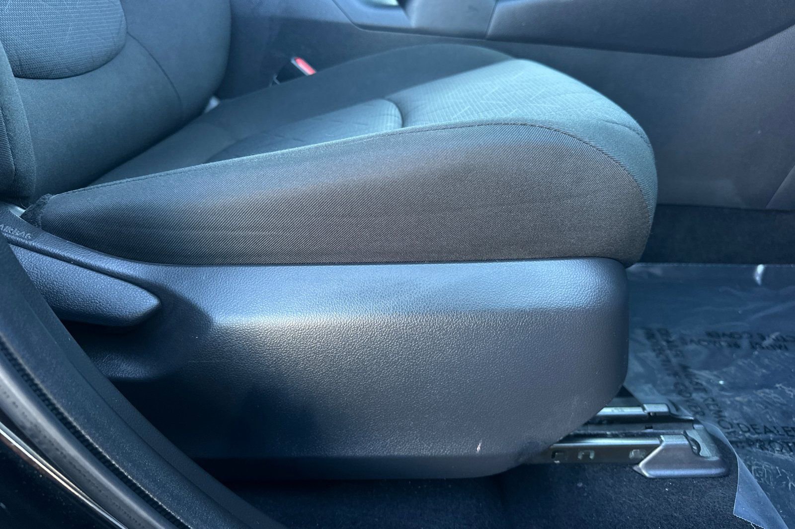 Used 2022 Toyota RAV4 XLE w/ Convenience Package image 23