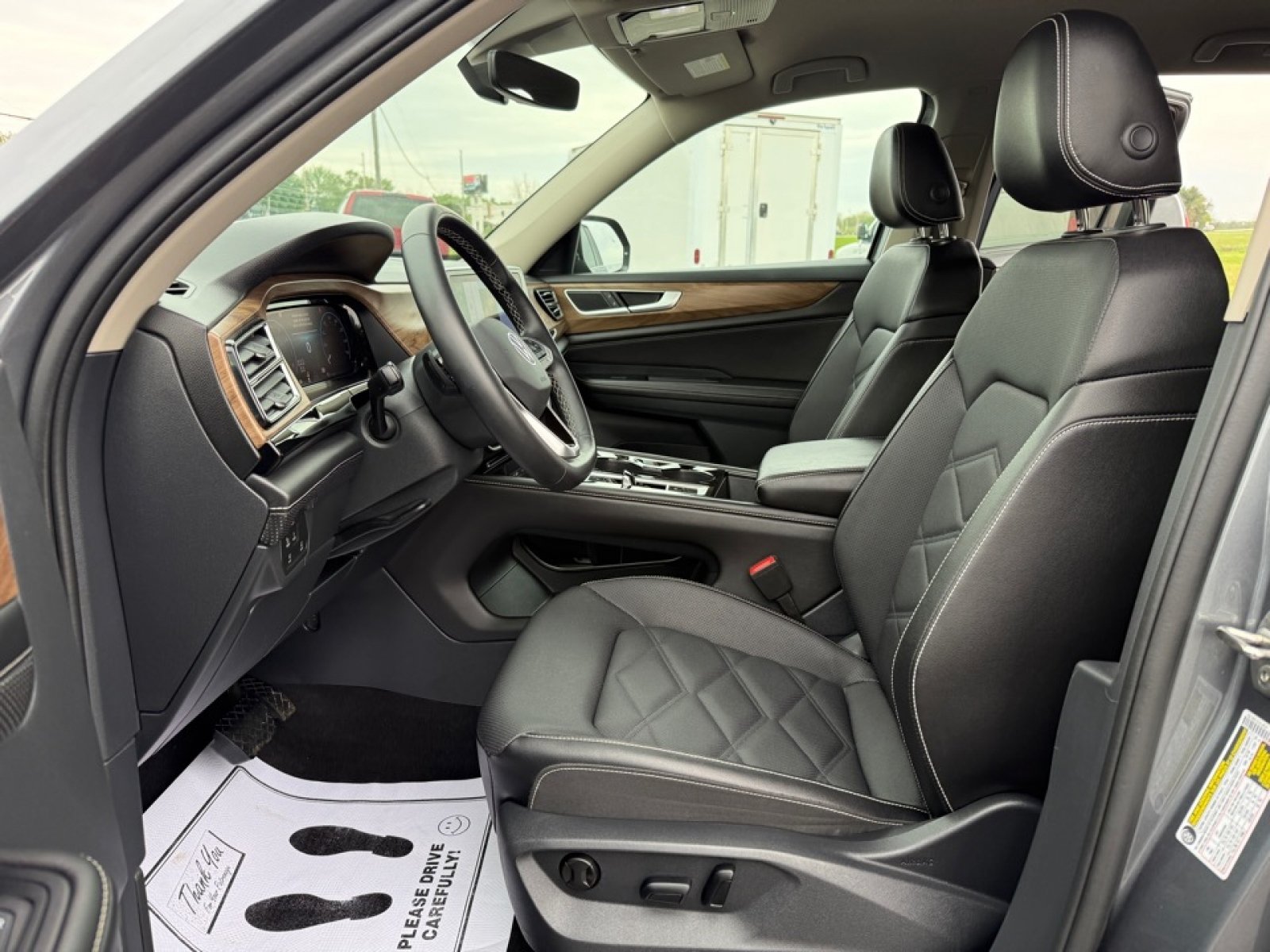 Used 2025 Volkswagen Atlas SE AWD/4WD image 27