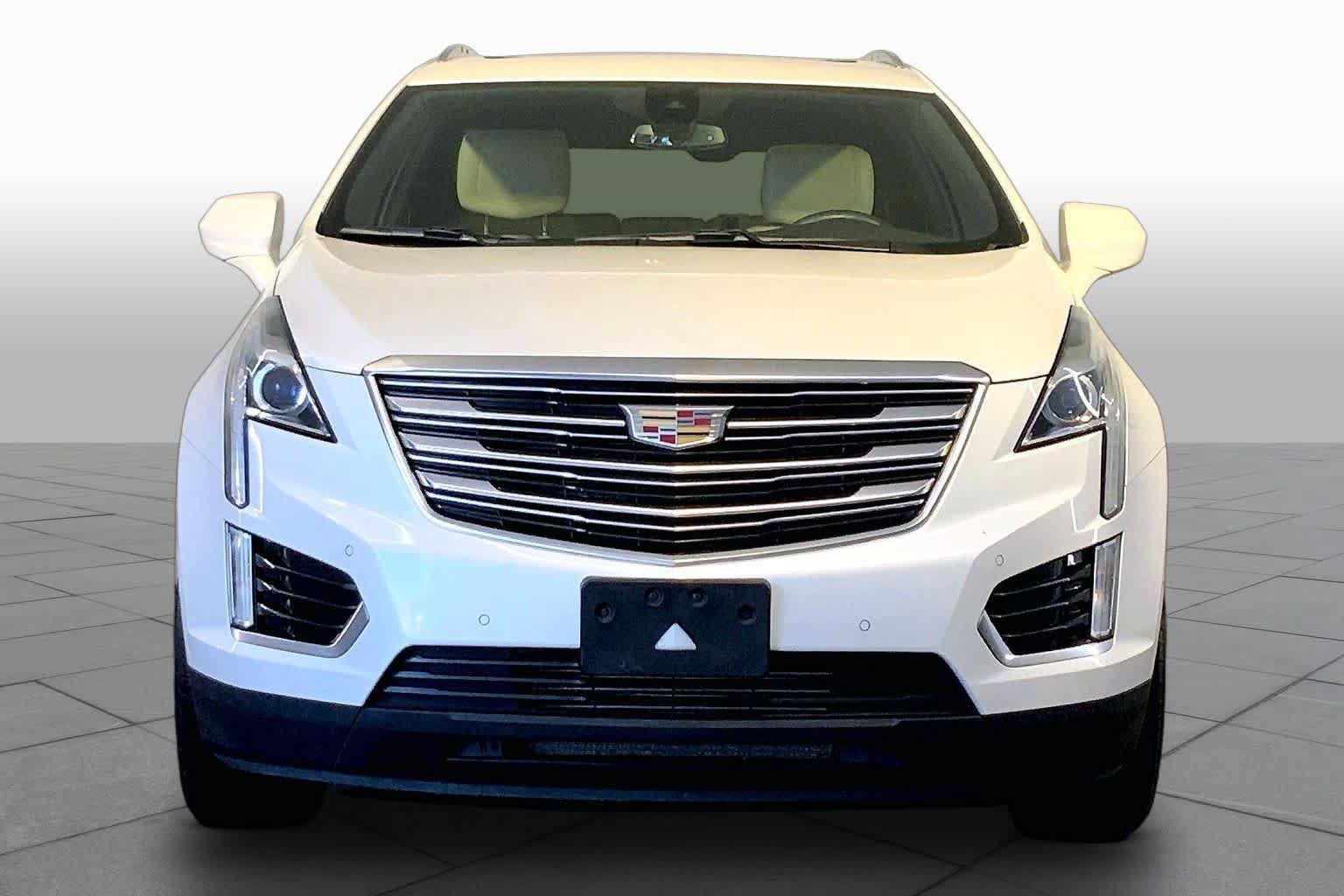 Used 2017 Cadillac XT5 Luxury w/ Driver Awareness Package AWD/4WD image 4