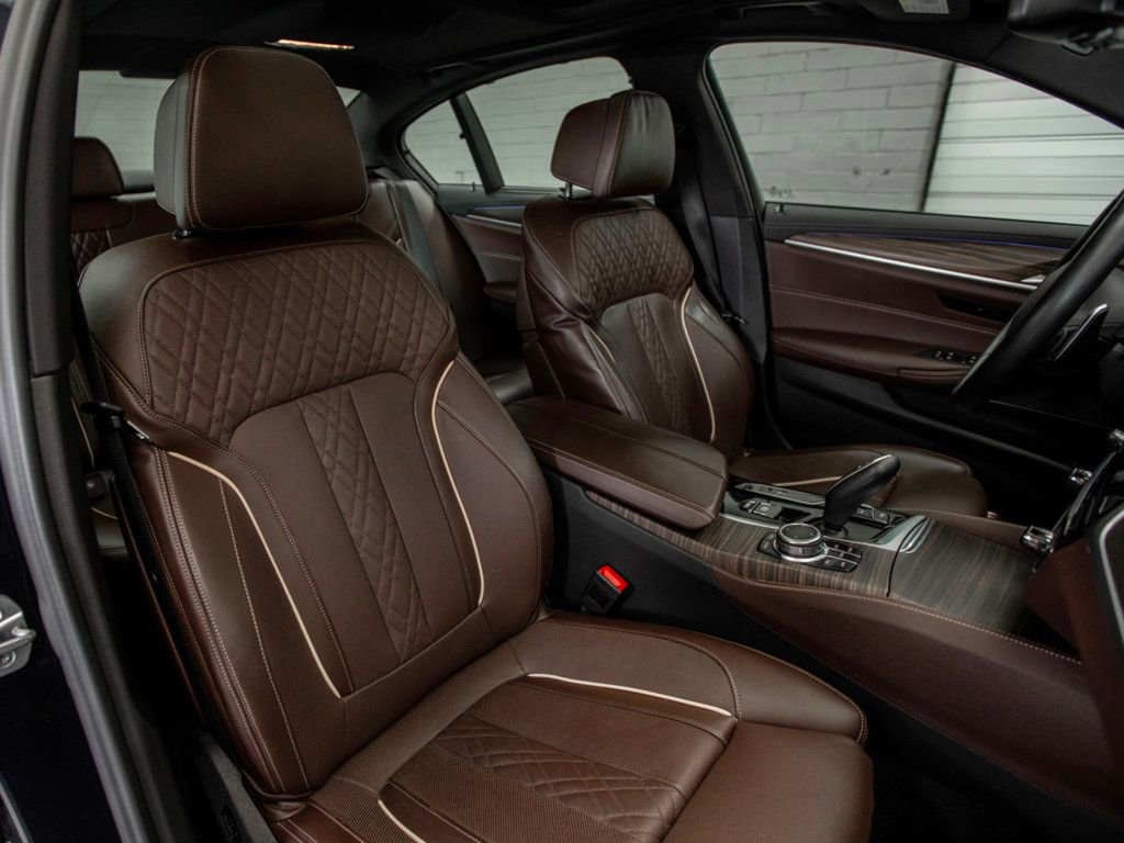 Used 2022 BMW M550i xDrive w/ Dynamic Handling Package image 26