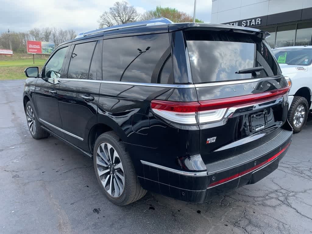 Used 2022 Lincoln Navigator Reserve AWD/4WD image 3