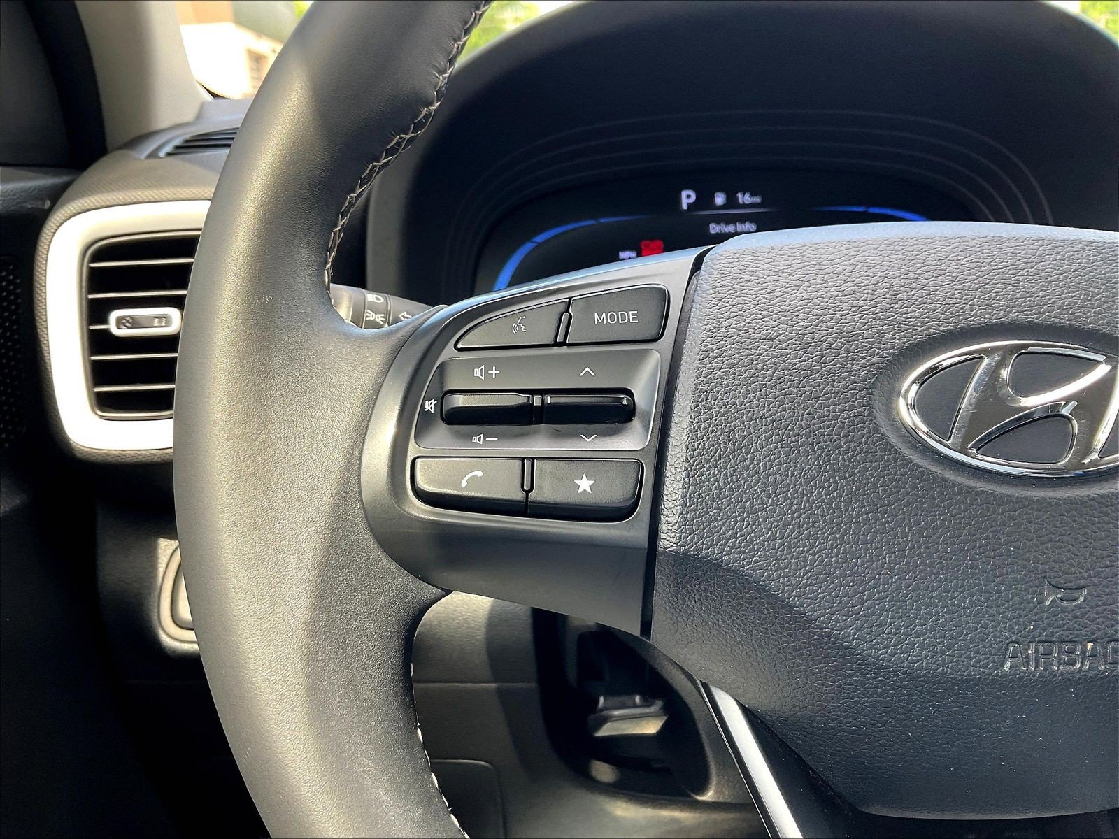 Certified 2024 Hyundai Venue Limited FWD image 11