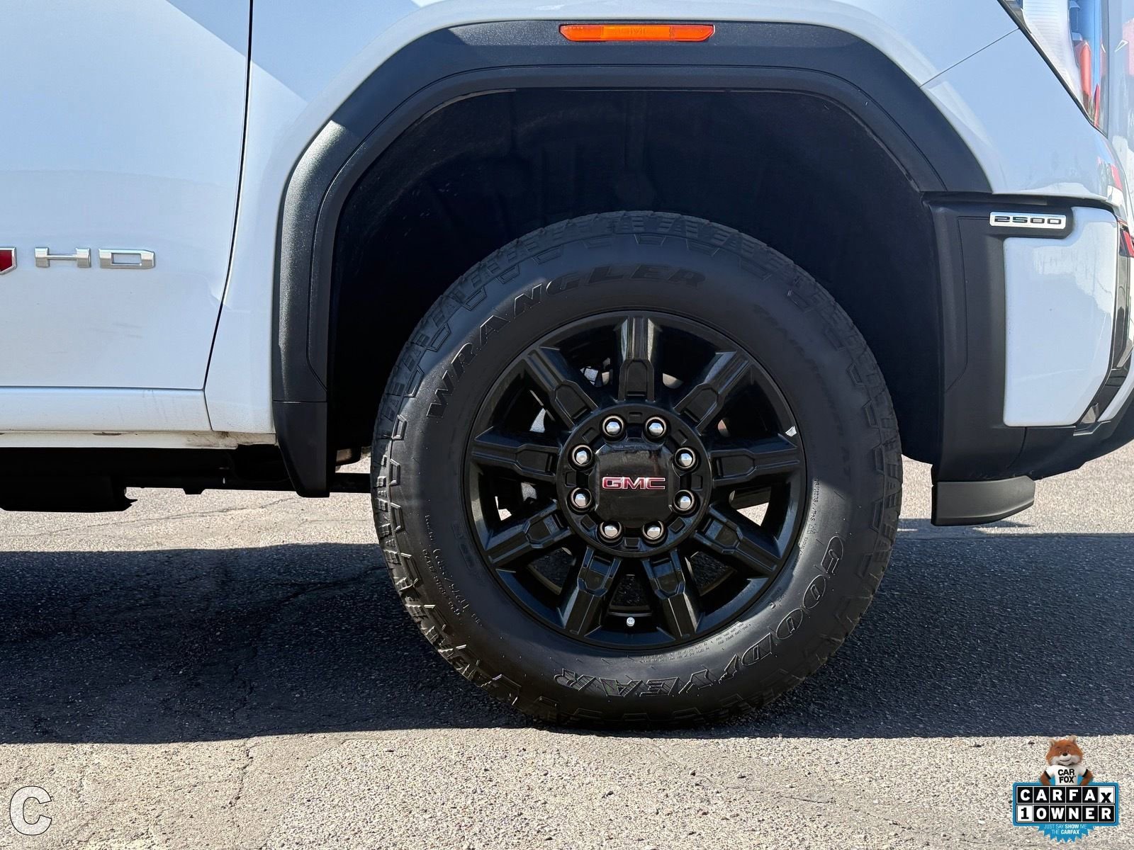 Certified 2025 GMC Sierra 2500 AT4 w/ Technology Package AWD/4WD image 8