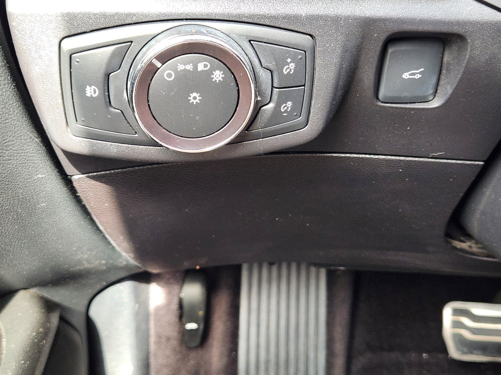 Used 2017 Ford Fusion Energi Titanium FWD image 18