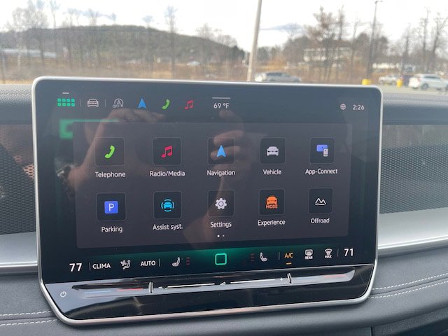 New 2025 Volkswagen Tiguan SE image 14