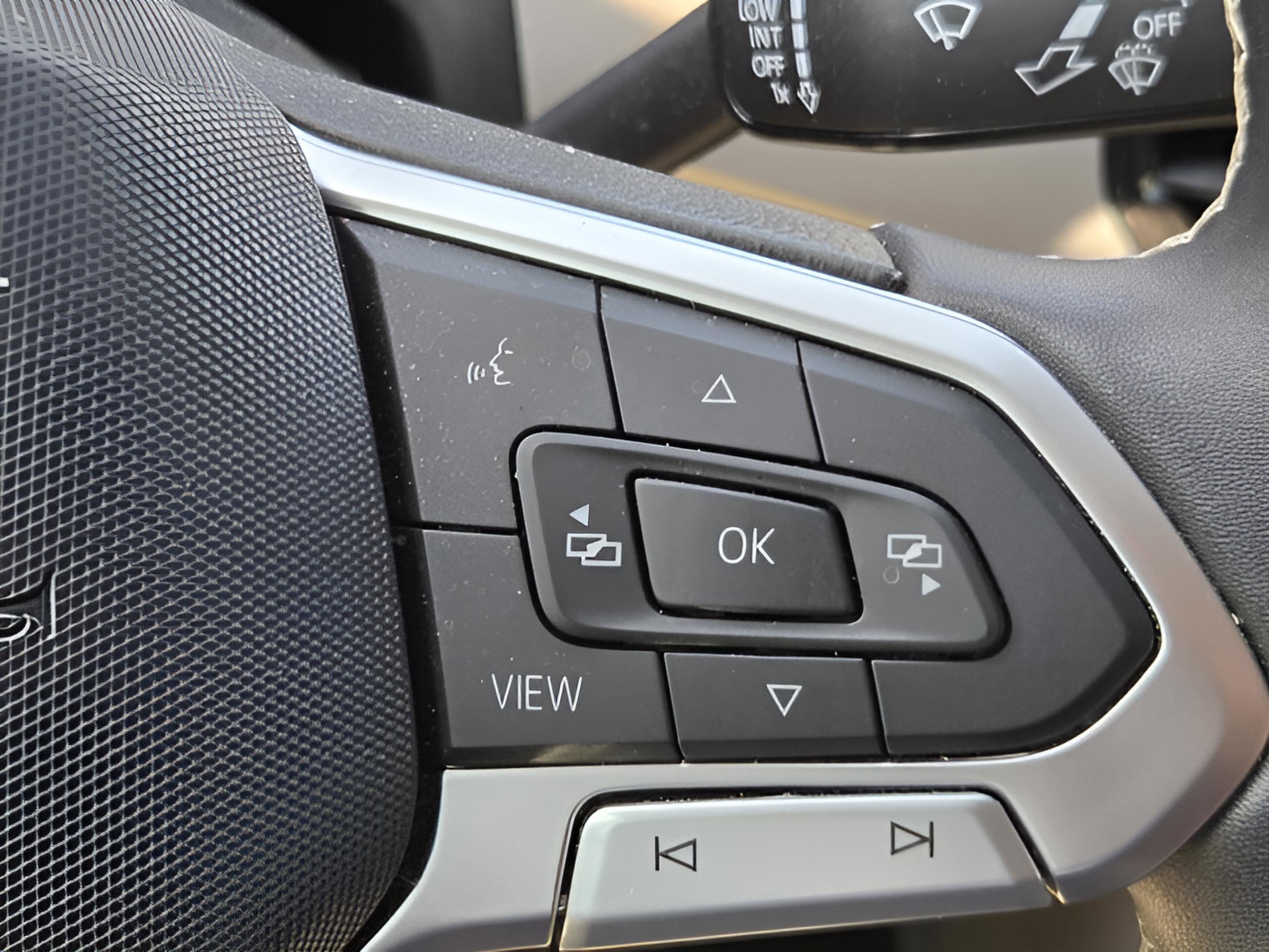 Used 2022 Volkswagen Atlas SE w/ Black Wheel Package image 17