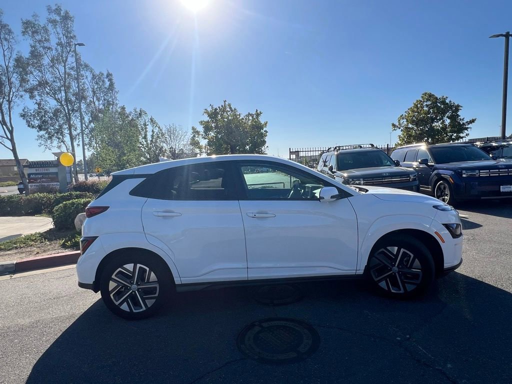 Used 2023 Hyundai Kona SE w/ Cargo Package image 8