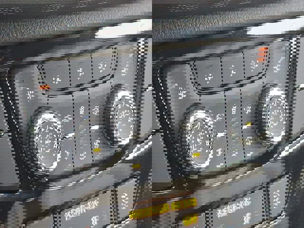 Used 2019 Buick Encore Essence image 25