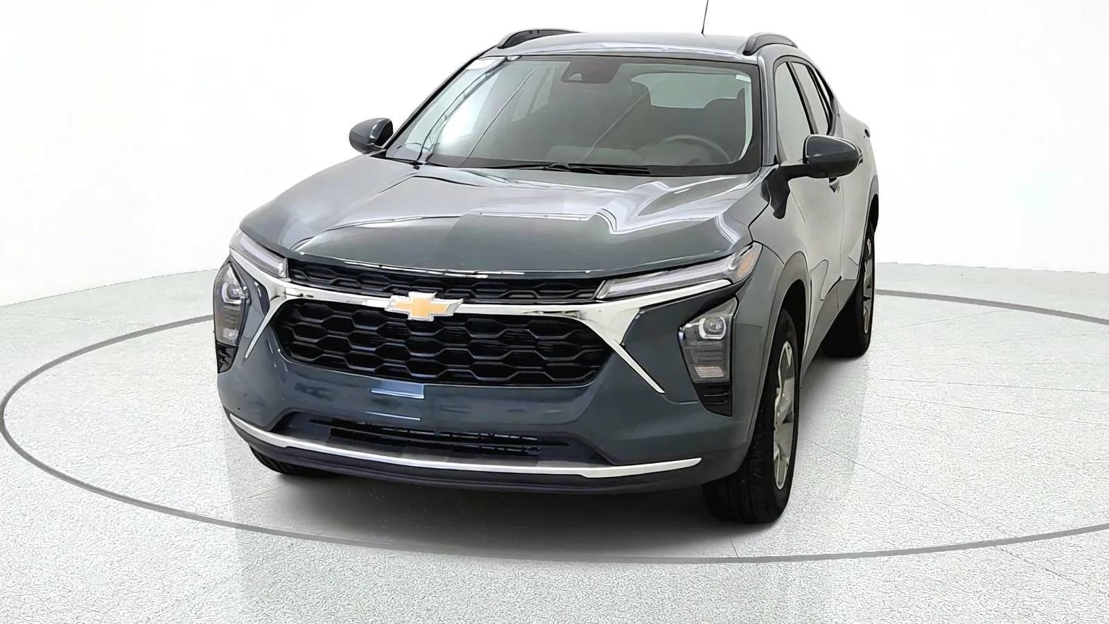 Used 2025 Chevrolet Trax LT w/ Driver Confidence Package FWD image 3