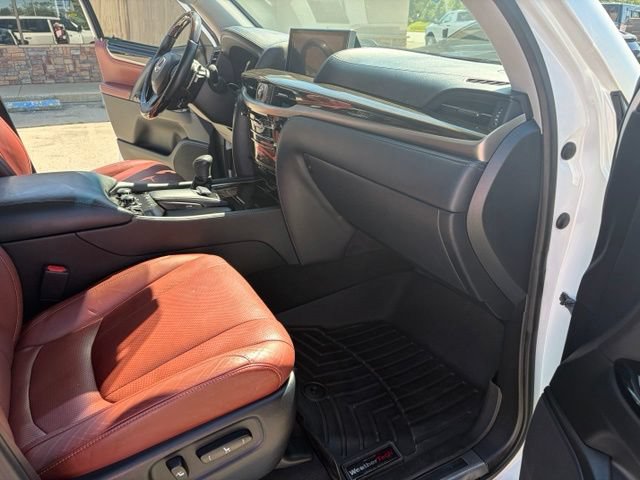 Used 2019 Lexus LX 570 4WD w/ Luxury Package image 44
