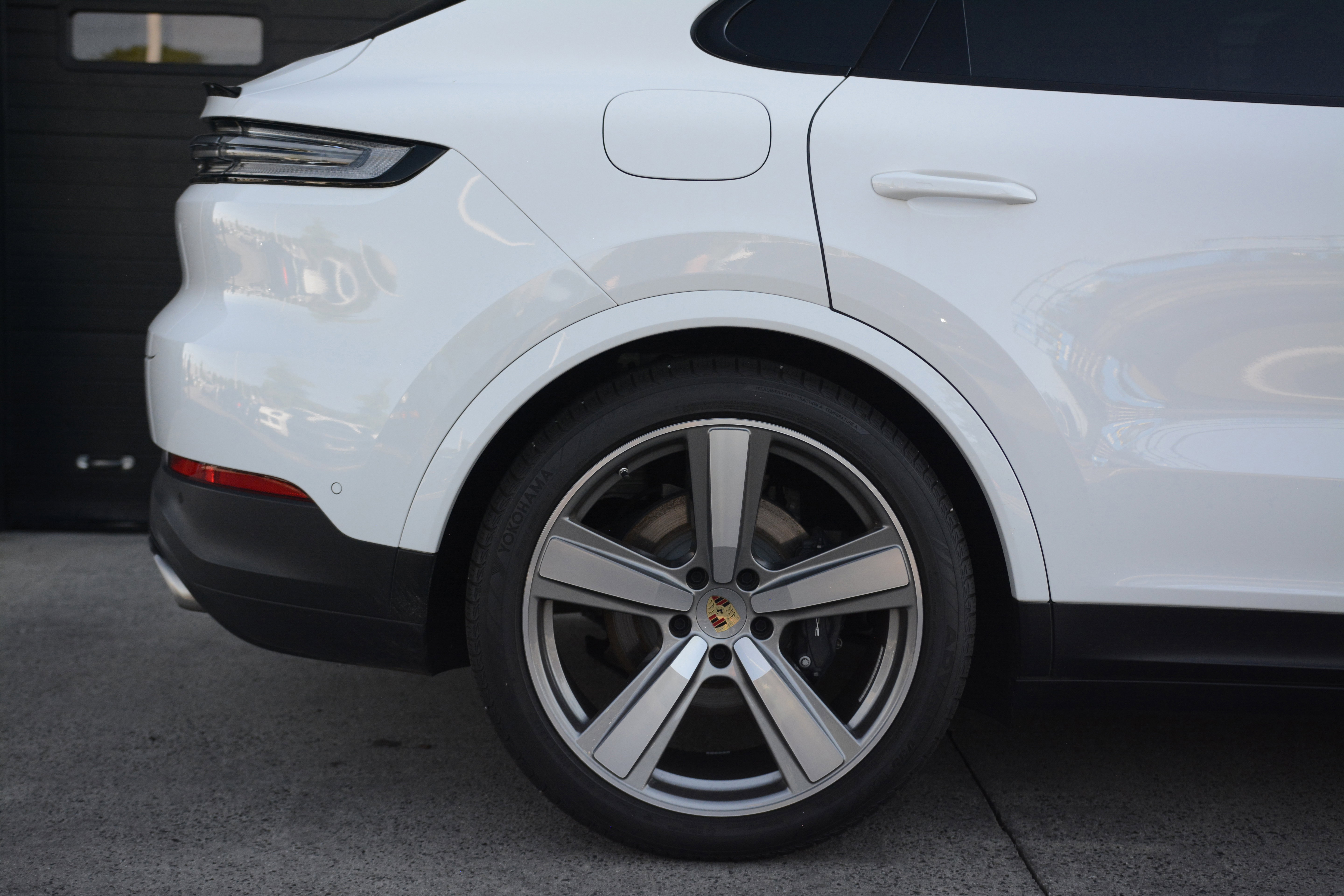 Certified 2024 Porsche Cayenne Coupe AWD/4WD image 40