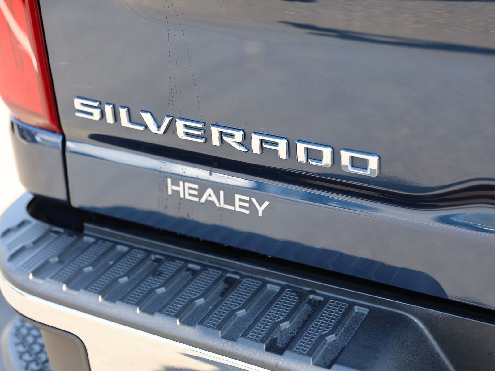 Used 2023 Chevrolet Silverado 2500 LTZ w/ LTZ Premium Package AWD/4WD image 15