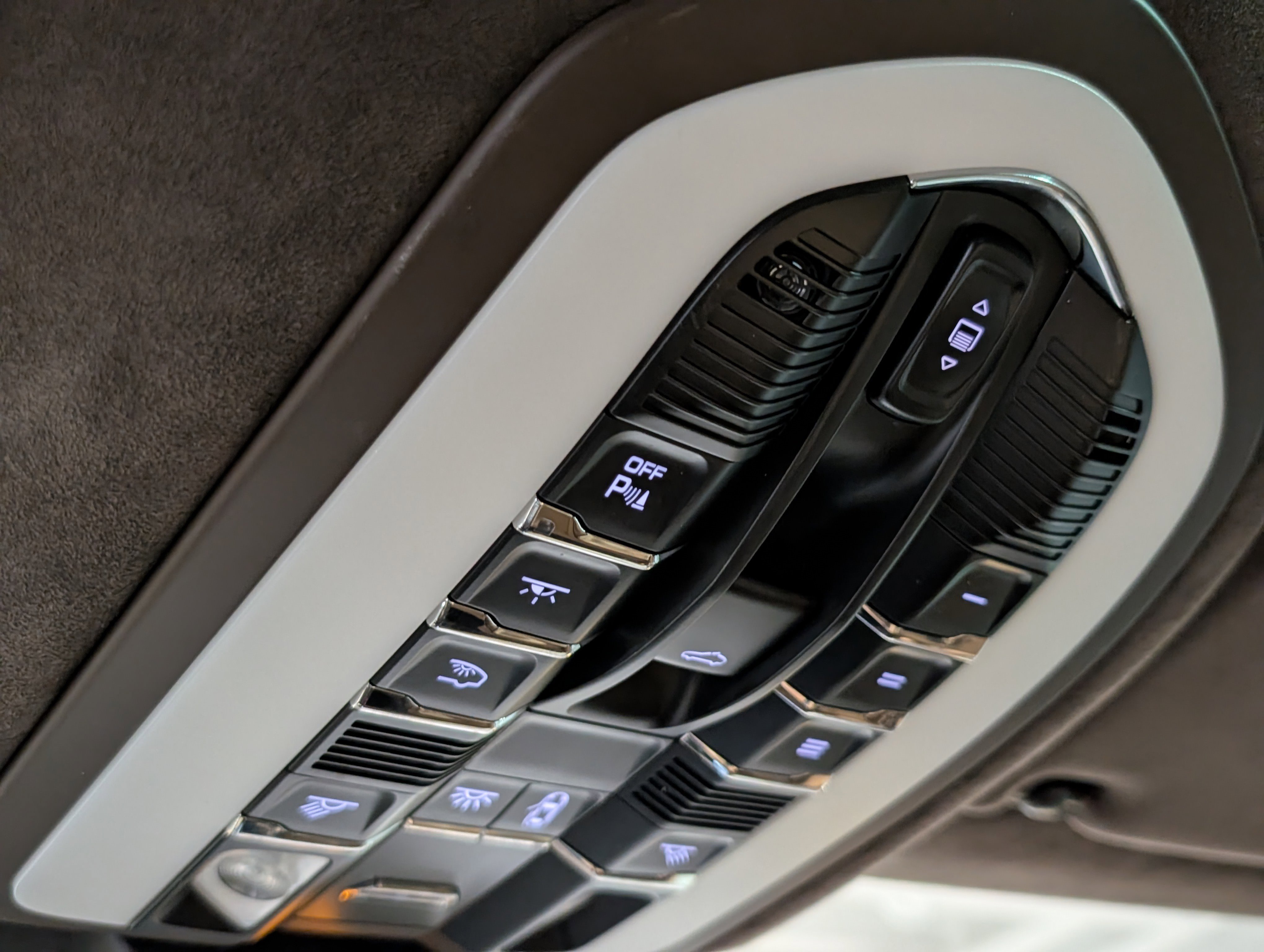 Used 2017 Porsche Macan Turbo image 46