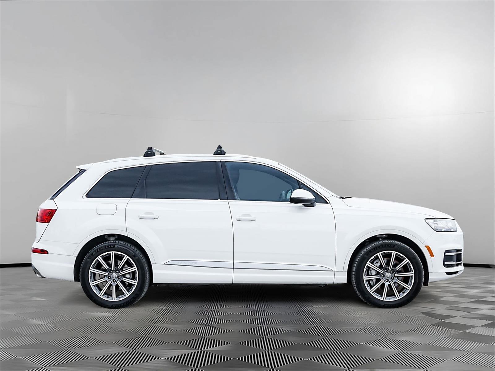 Used 2017 Audi Q7 3.0T Prestige w/ Prestige Package AWD/4WD image 3