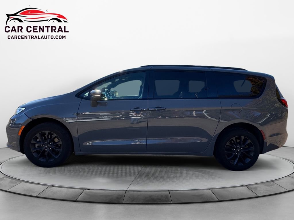 Used 2021 Chrysler Pacifica Touring-L w/ S Appearance Package image 2