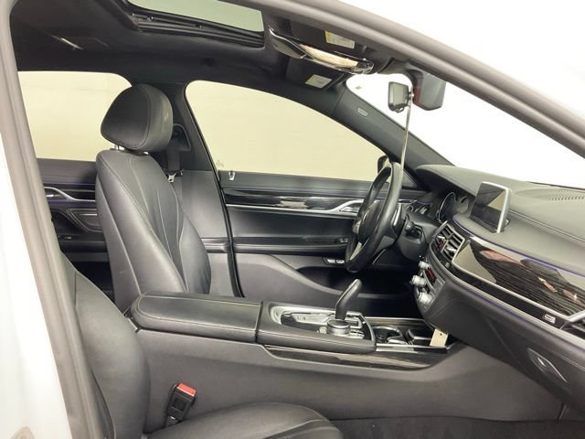 Used 2017 BMW 740i RWD image 17