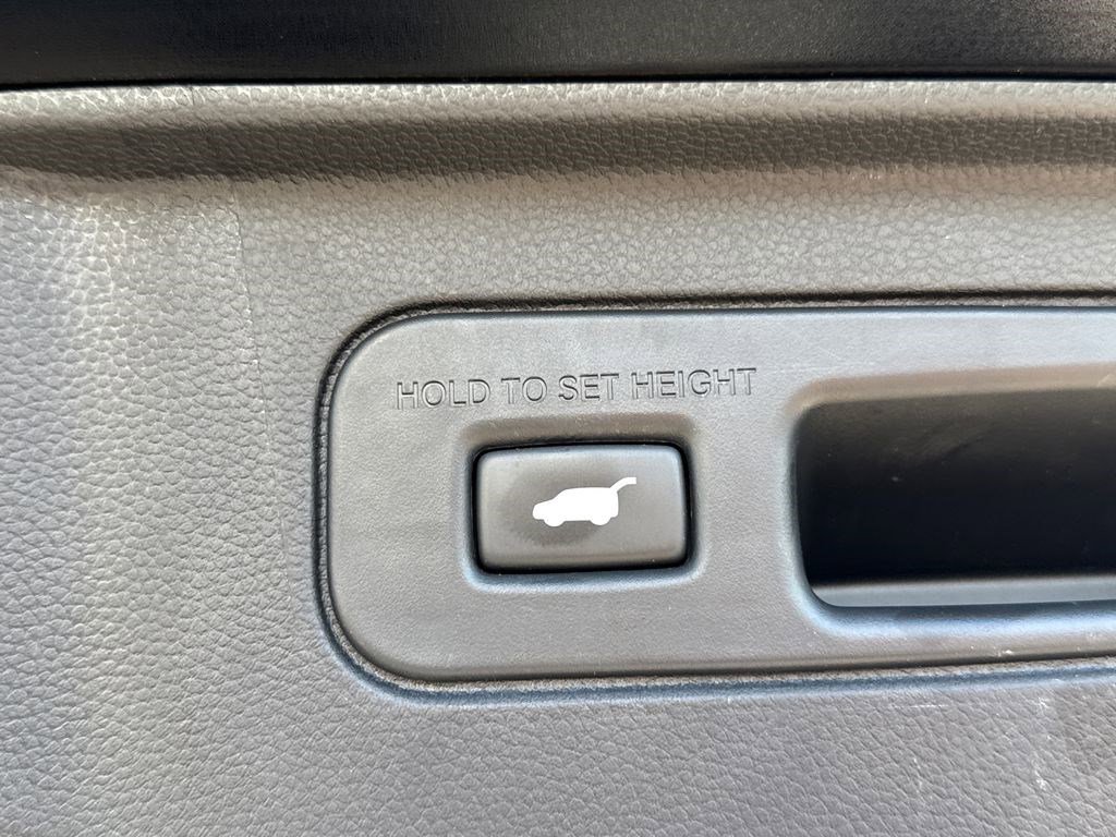 Certified 2025 Honda Pilot Black Edition image 17