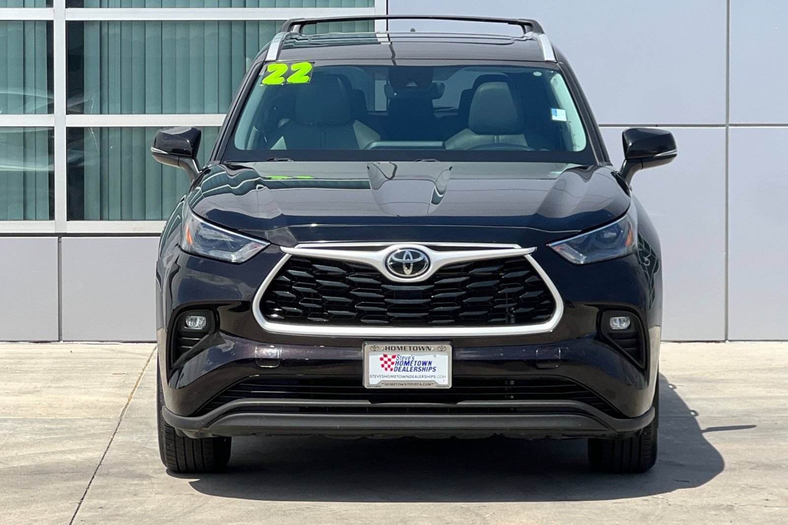 Used 2022 Toyota Highlander XLE AWD/4WD image 6