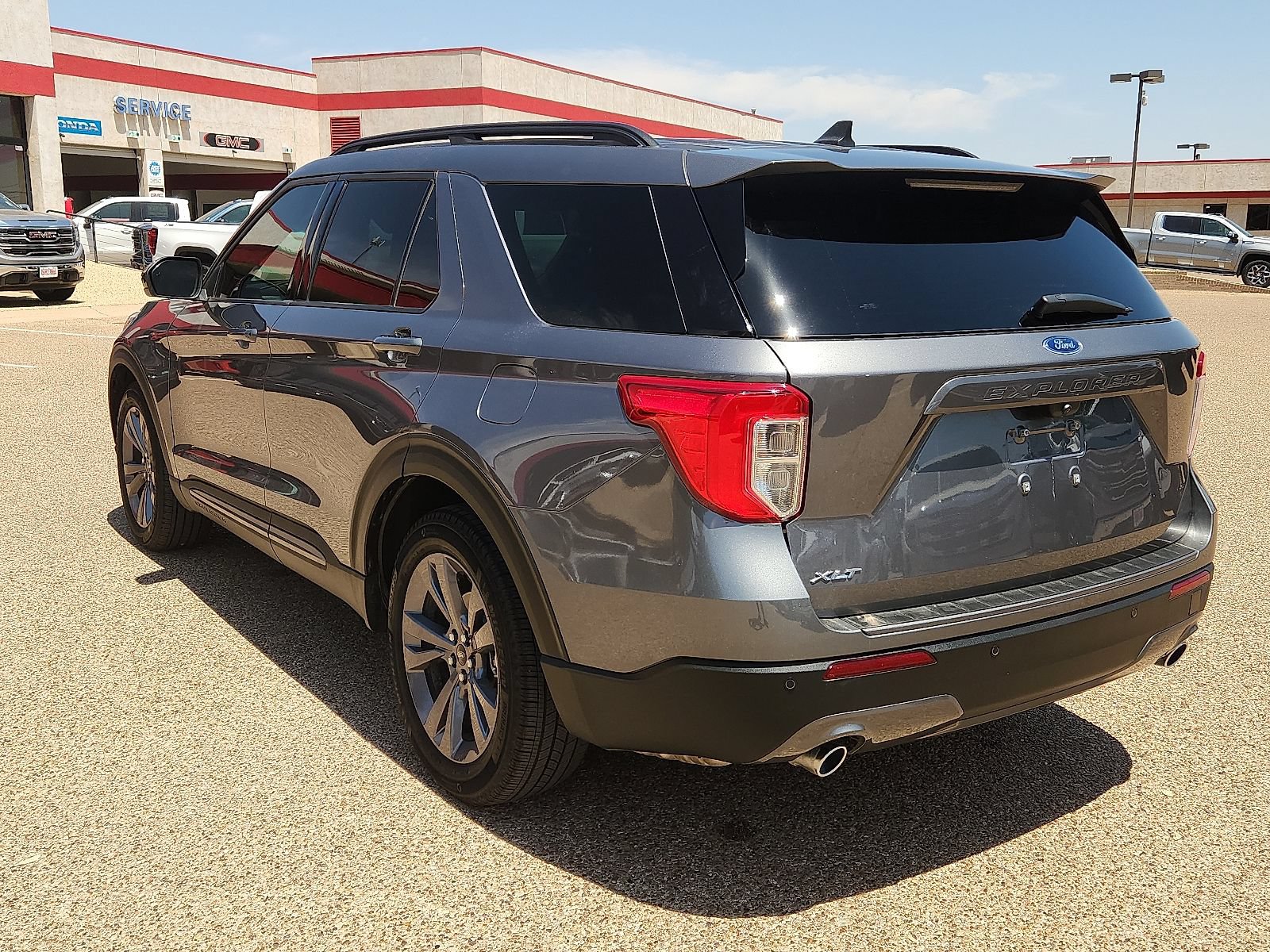 Used 2023 Ford Explorer XLT w/ Equipment Group 202A RWD image 3