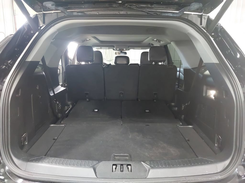 Used 2022 Ford Explorer XLT w/ Equipment Group 202A AWD/4WD image 12