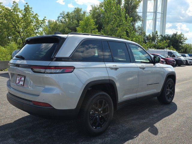 New 2026 Jeep Grand Cherokee Altitude AWD/4WD image 9
