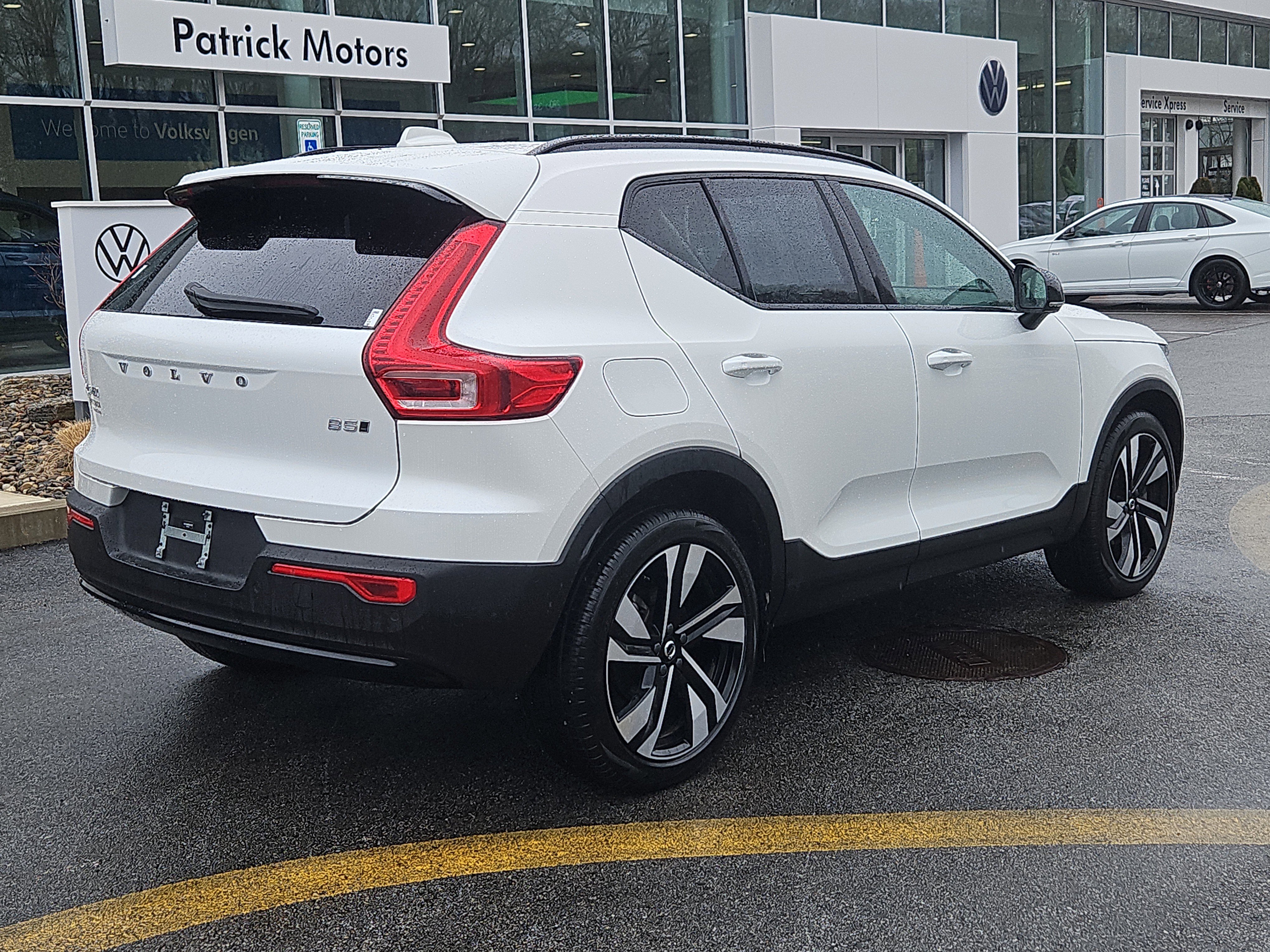 Used 2025 Volvo XC40 B5 Ultra w/ Protection Package Premier AWD/4WD image 2
