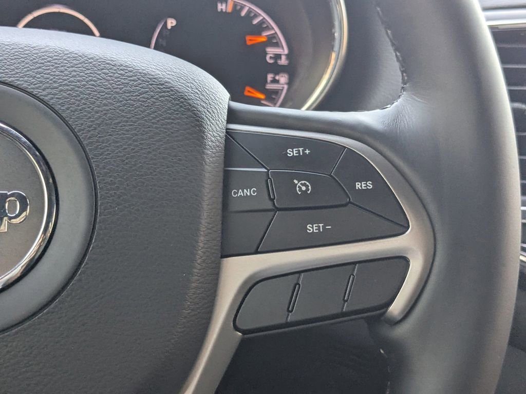 Used 2022 Jeep Grand Cherokee Laredo X image 24