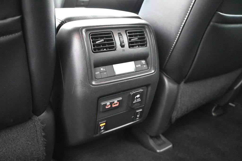 Used 2020 Nissan Pathfinder SL AWD/4WD image 16