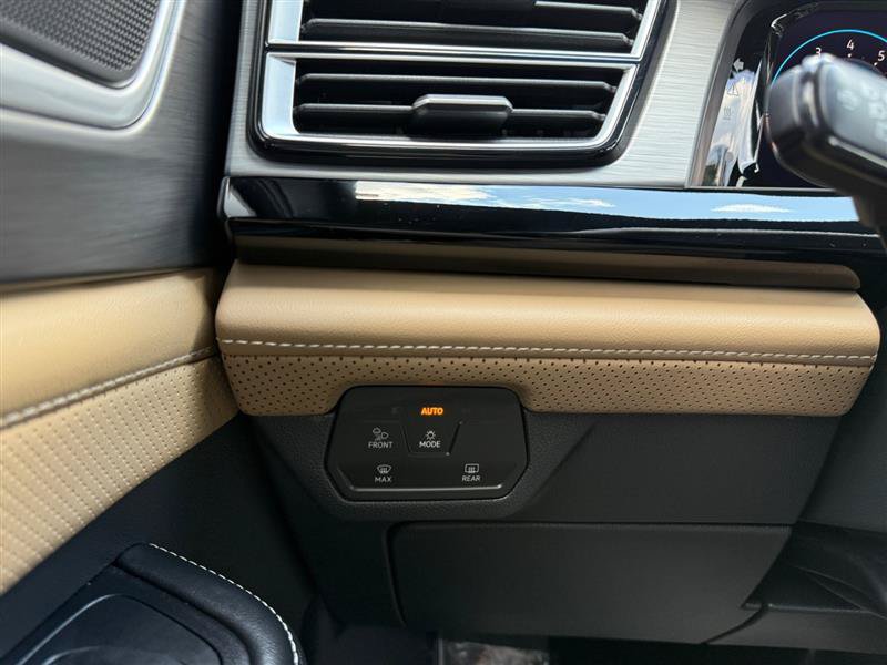 Used 2024 Volkswagen Atlas Cross Sport SE FWD image 35