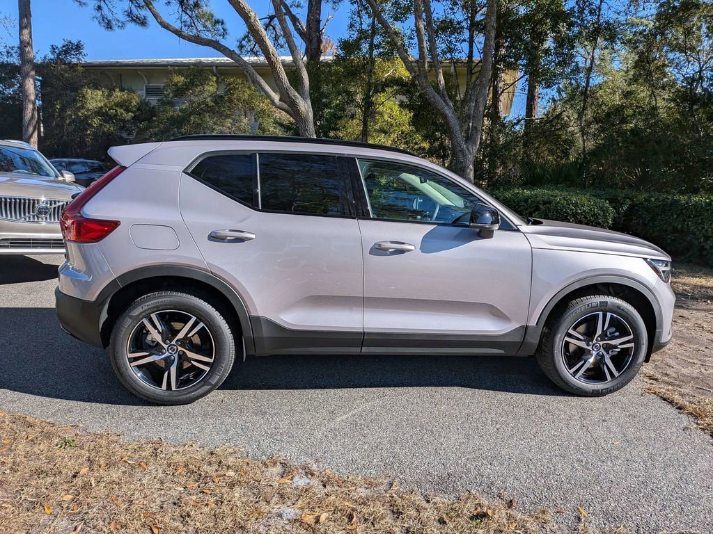 New 2026 Volvo XC40 B4 Core image 3