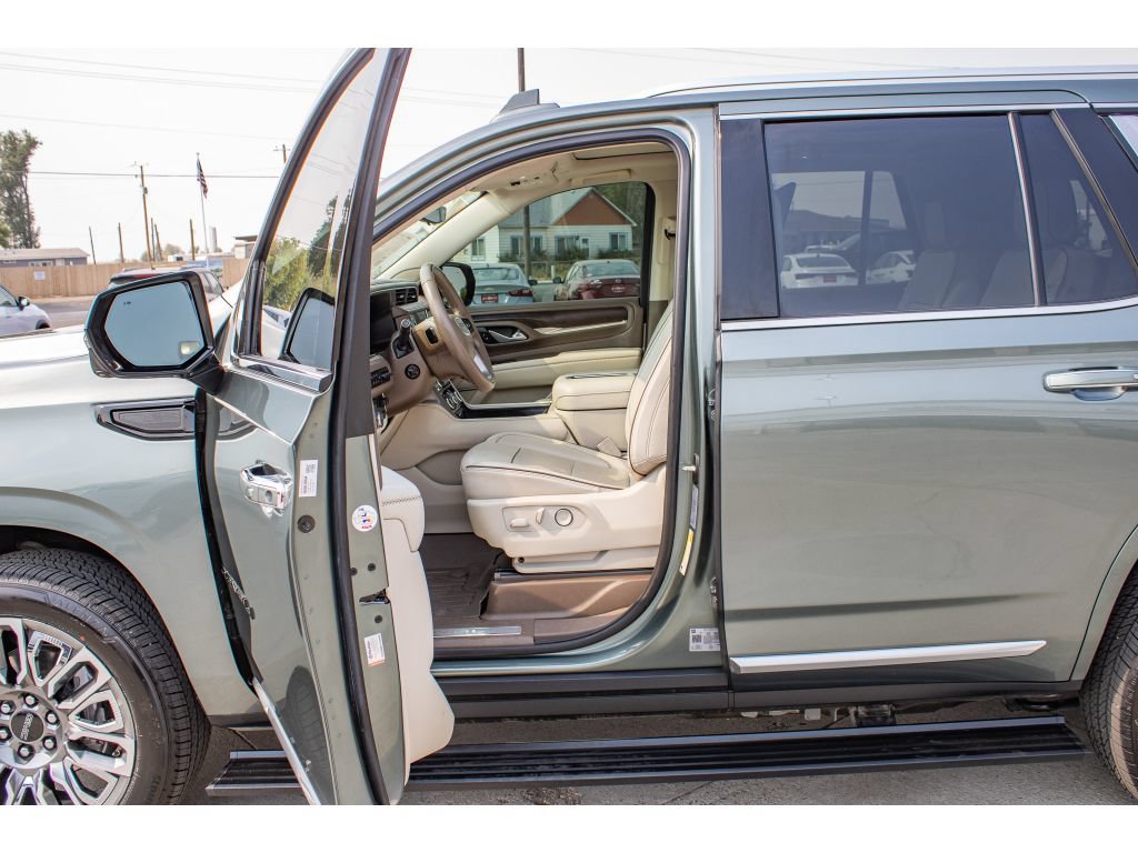Used 2024 GMC Yukon Denali w/ Advanced Technology Package AWD/4WD image 30