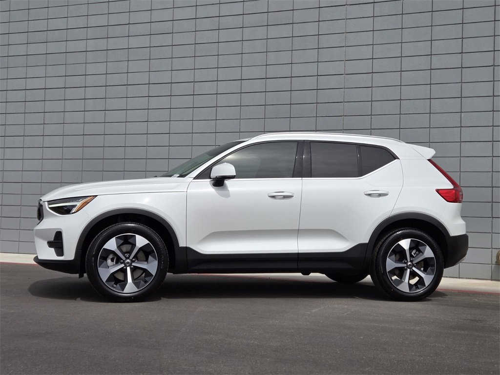 New 2025 Volvo XC40 B5 Core w/ Climate Package image 2