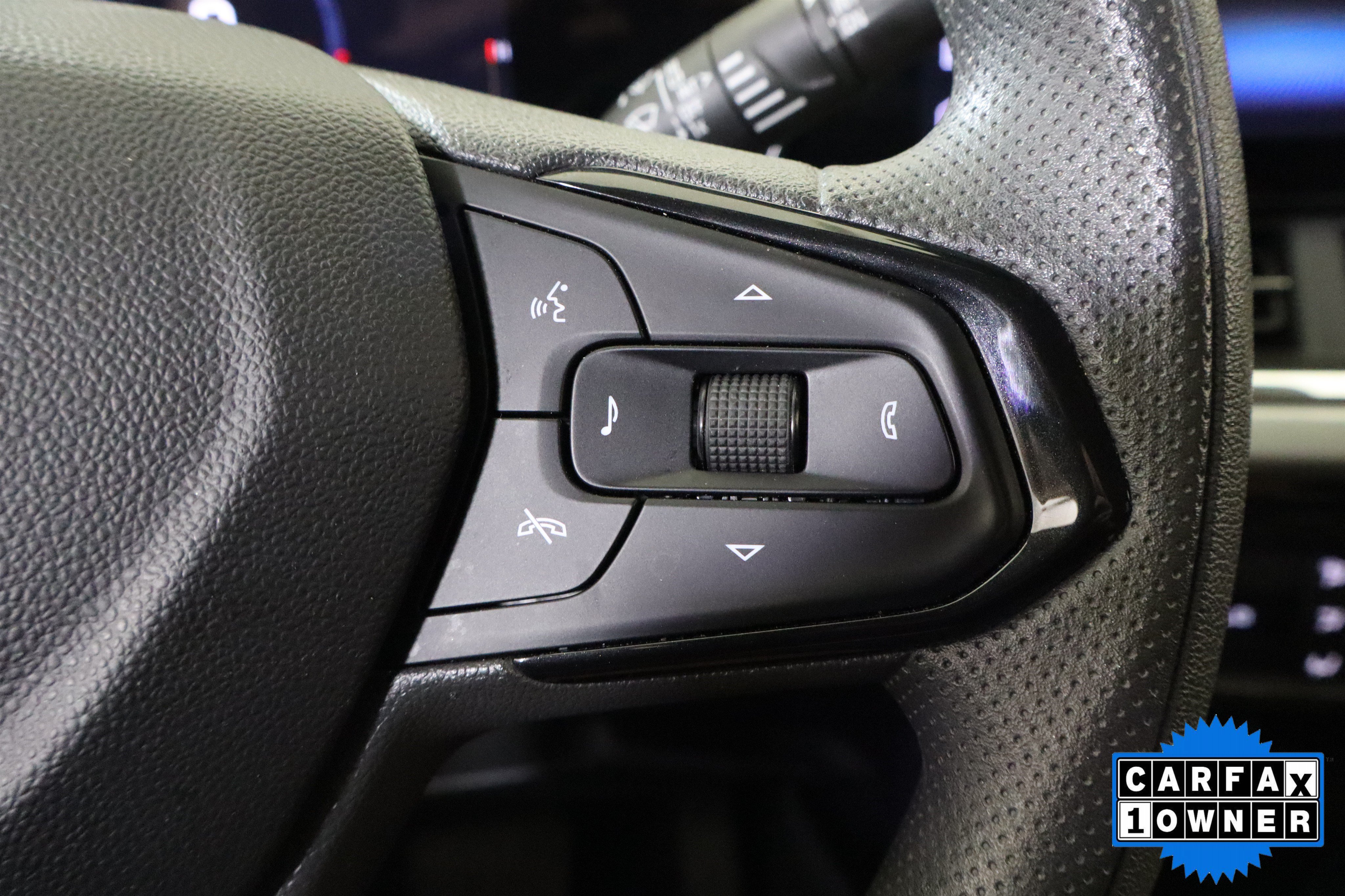 Used 2025 Chevrolet Trax LT FWD image 28