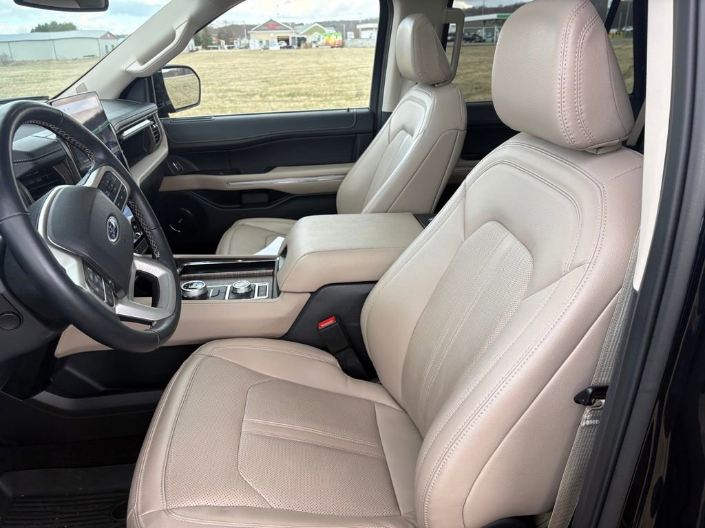 Used 2023 Ford Expedition Limited image 12